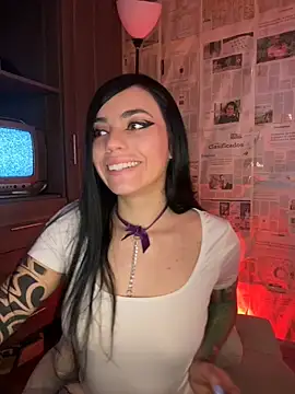 i am nina  online show from June 12, 2026, 10:29 pm