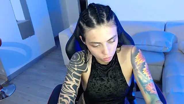 i am nina  online show from March 8, 2025, 12:33 am