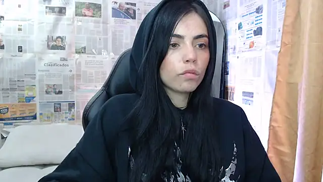 i am nina  online show from September 28, 2025, 10:50 pm