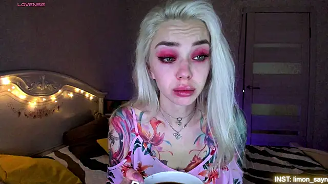 LillyMoure  online show from June 22, 2026, 11:13 pm