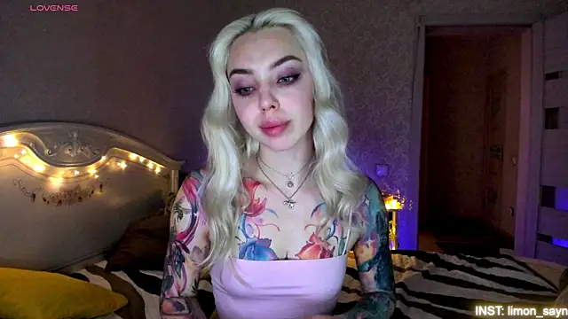 LillyMoure  online show from June 27, 2026, 11:22 pm