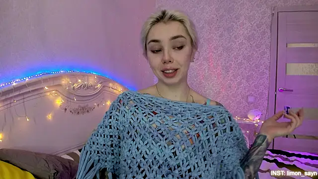 LillyMoure  online show from February 2, 2026, 11:37 pm