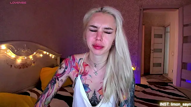 LillyMoure  online show from June 27, 2026, 1:22 am