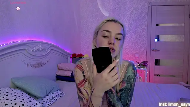 LillyMoure  online show from September 8, 2025, 11:26 pm