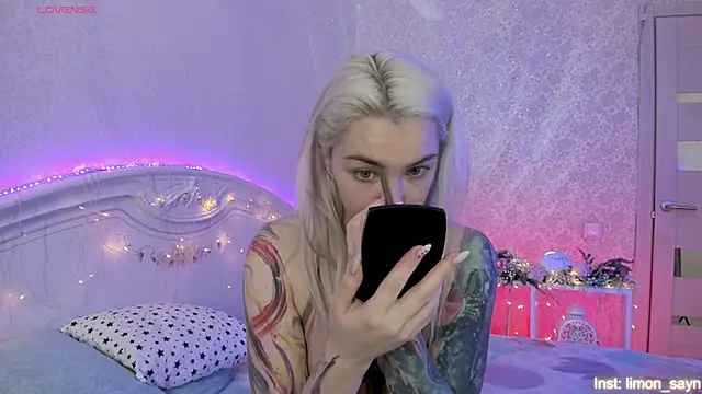 LillyMoure  online show from November 4, 2025, 11:19 pm