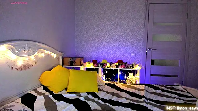LillyMoure  online show from July 20, 2026, 11:07 pm