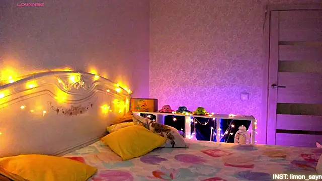 Snapshot of LillyMoure_ chatting on March 3, 2026, 11:12 pm LillyMoure online show from March 3, 2026, 11:12 pm