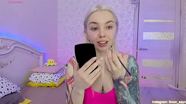 LillyMoure  online show from March 20, 2025, 11:45 pm