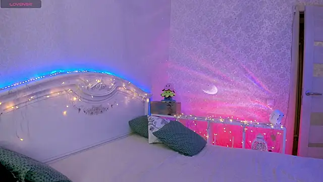 LillyMoure  online show from January 17, 2026, 11:30 pm