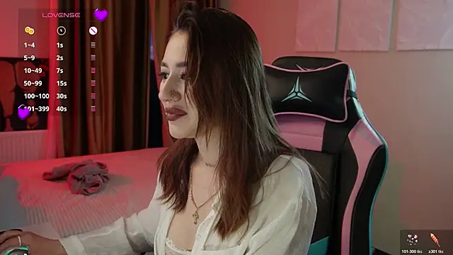 Fiona-Love online show from June 5, 2026, 5:18 pm