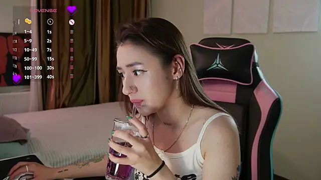 Fiona-Love online show from June 17, 2026, 5:45 pm