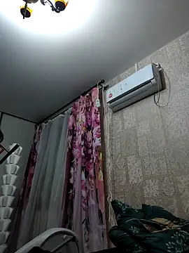 EffectFiona online show from September 30, 2025, 11:00 pm