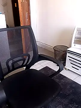 Prettybecs online show from October 15, 2025, 11:51 am