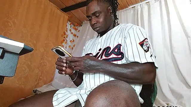 Snapshot of angel_bonbom chatting on March 12, 2026, 11:42 pm angel bonbom online show from March 12, 2026, 11:42 pm