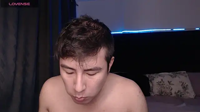 andrewmhilton  online show from November 14, 2025, 6:28 am