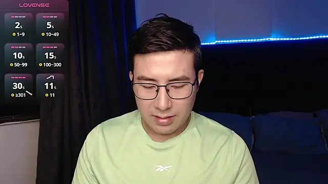 Snapshot of andrewmhilton_ chatting on March 10, 2026, 11:53 pm andrewmhilton online show from March 10, 2026, 11:53 pm