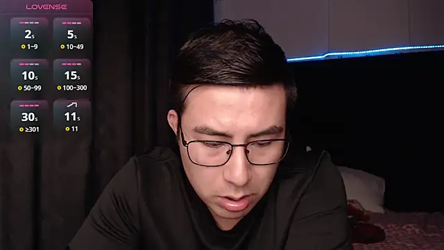 Snapshot of andrewmhilton_ chatting on February 16, 2026, 6:01 am andrewmhilton online show from February 16, 2026, 6:01 am