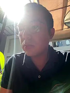 andrewmhilton  online show from November 26, 2025, 6:52 pm