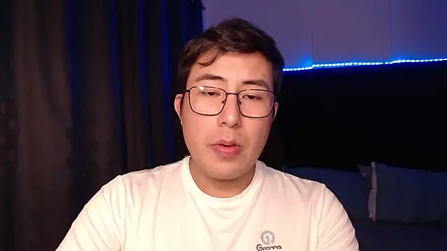 Snapshot of andrewmhilton_ chatting on March 22, 2026, 6:15 am andrewmhilton online show from March 22, 2026, 6:15 am