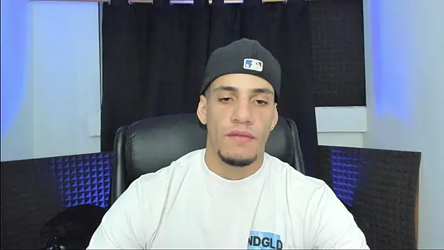 jhonnysnow17 online show from July 4, 2026, 12:06 am
