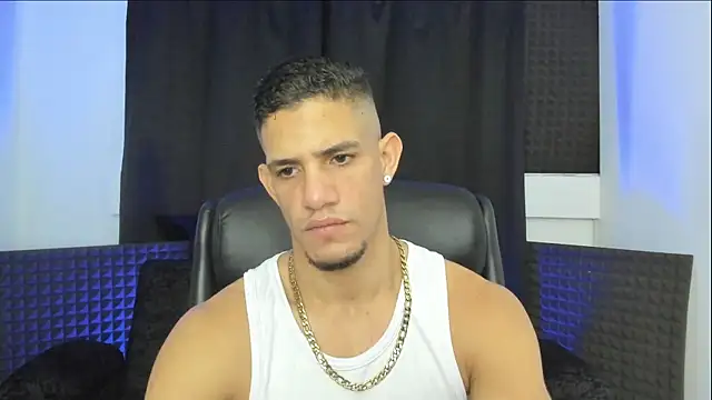 jhonnysnow17 online show from June 25, 2026, 1:03 am