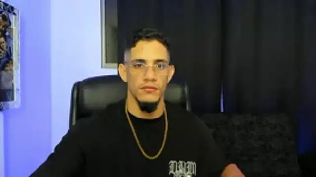 jhonnysnow17 online show from April 22, 2026, 4:19 am