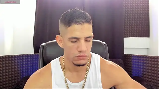 jhonnysnow17 online show from June 14, 2026, 5:47 pm