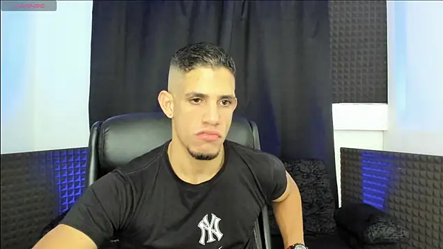 jhonnysnow17 online show from June 12, 2026, 12:08 am