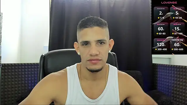 jhonnysnow17 online show from August 4, 2026, 2:43 pm