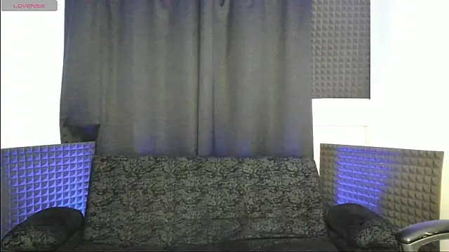jhonnysnow17 online show from June 5, 2026, 5:34 am