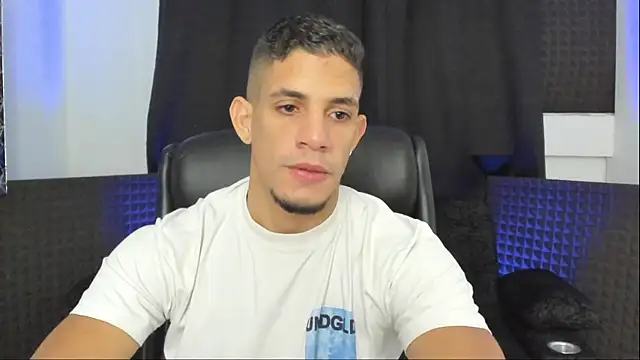 jhonnysnow17 online show from July 18, 2026, 4:10 am