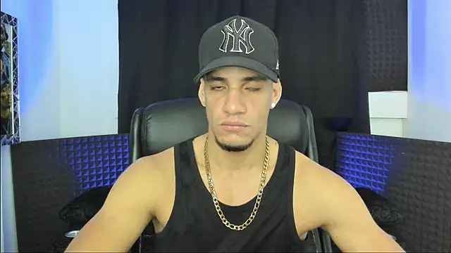 jhonnysnow17 online show from July 5, 2026, 11:44 pm