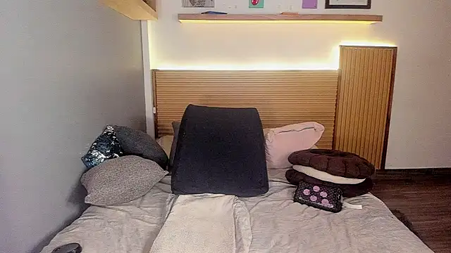 megan dreamsss online show from December 3, 2025, 1:28 am