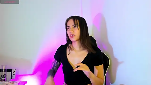  alicerosse2 online show from January 17, 2025, 8:00 pm