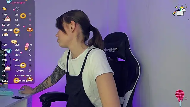  alicerosse2 online show from March 11, 2025, 1:26 am