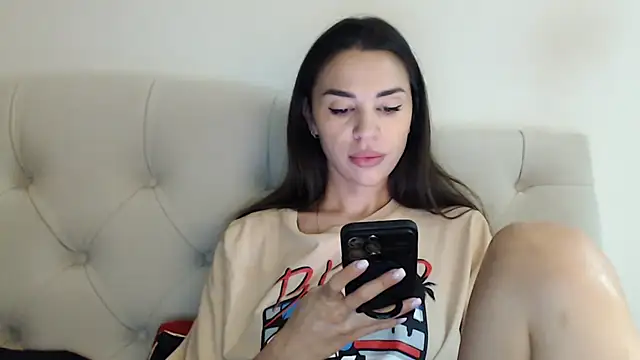 Mika Gold online show from November 6, 2025, 2:32 pm