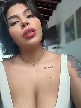 GigiiStone online show from October 7, 2025, 3:24 pm