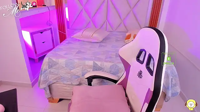 Snapshot of Happy_tits chatting on September 8, 2025, 4:17 pm Happy tits online show from September 8, 2025, 4:17 pm