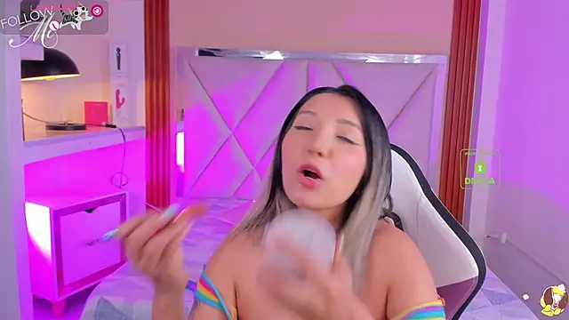 Snapshot of Happy_tits chatting on September 10, 2025, 7:46 pm Happy tits online show from September 10, 2025, 7:46 pm