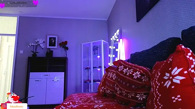 Snapshot of TokioRivers chatting on December 7, 2024, 7:49 pm TokioRivers online show from December 7, 2024, 7:49 pm