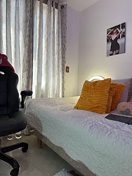 Snapshot of zafiro_mo0n chatting on March 15, 2026, 4:25 pm zafiro mo0n online show from March 15, 2026, 4:25 pm