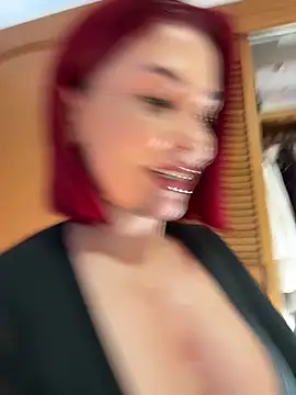 Snapshot of zafiro_mo0n chatting on February 9, 2026, 9:57 pm zafiro mo0n online show from February 9, 2026, 9:57 pm