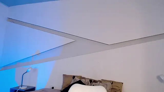 hot little bunny online show from October 21, 2025, 8:52 pm