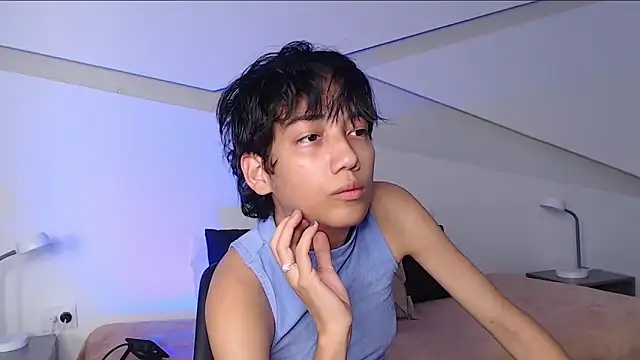 hot little bunny online show from March 20, 2025, 9:02 pm