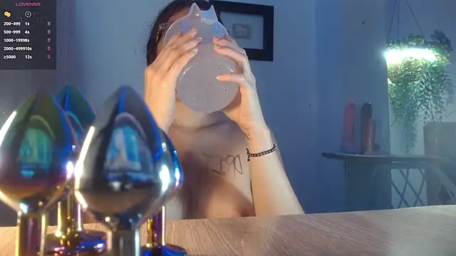 DaMikaela  online show from September 25, 2025, 7:31 pm