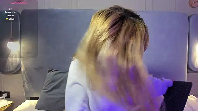 Ania jones online show from March 11, 2025, 8:31 pm