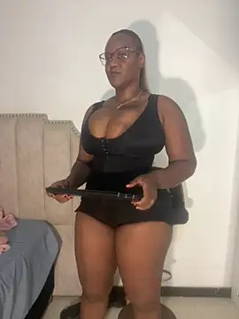 LiraRusso online show from July 23, 2026, 10:49 pm
