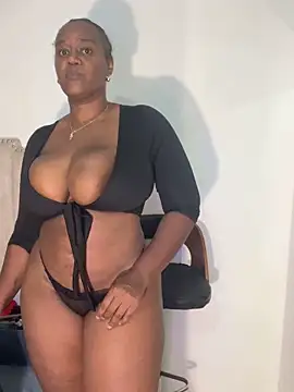 LiraRusso online show from June 11, 2026, 12:32 am