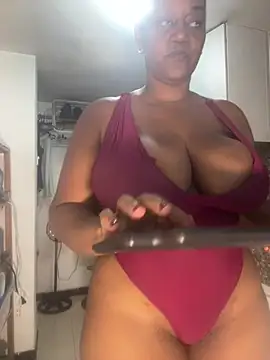LiraRusso online show from August 6, 2026, 11:11 pm