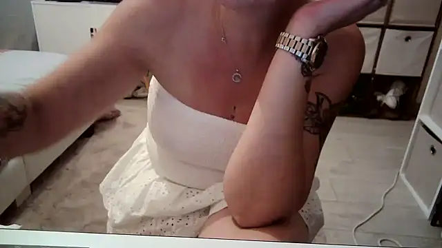 Snapshot of Nikita65150 chatting on May 27, 2026, 8:43 am Nikita65150 online show from May 27, 2026, 8:43 am